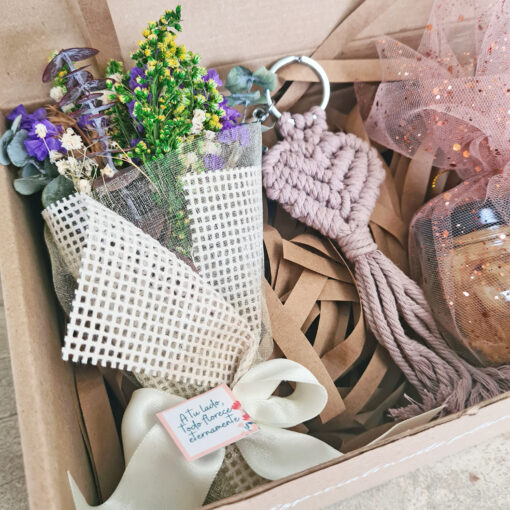 Mini bouquet 💐+ Llavero + Galletas del corazón - Imagen 2